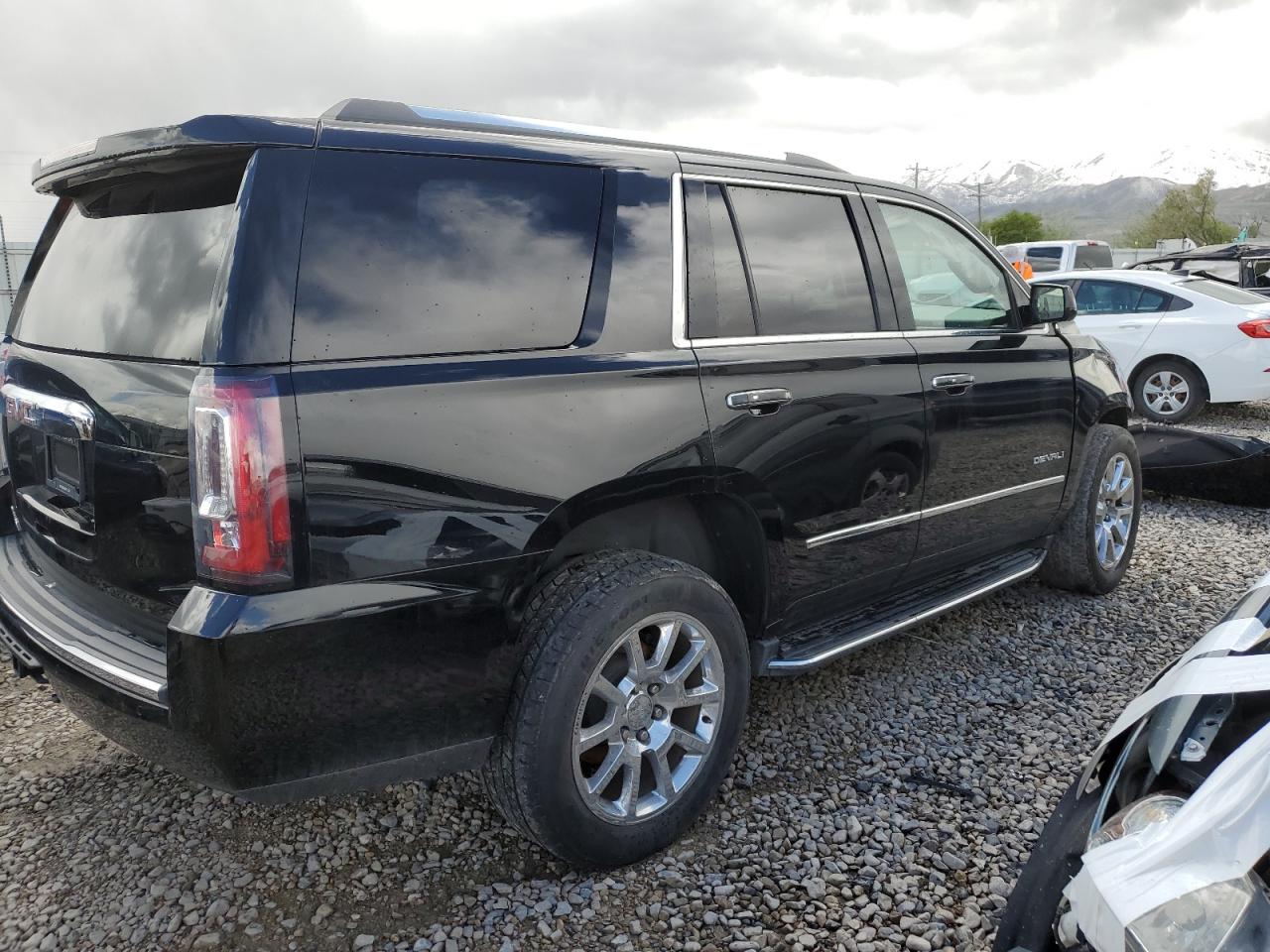 2017 GMC Yukon Denali vin: 1GKS2CKJ6HR264684