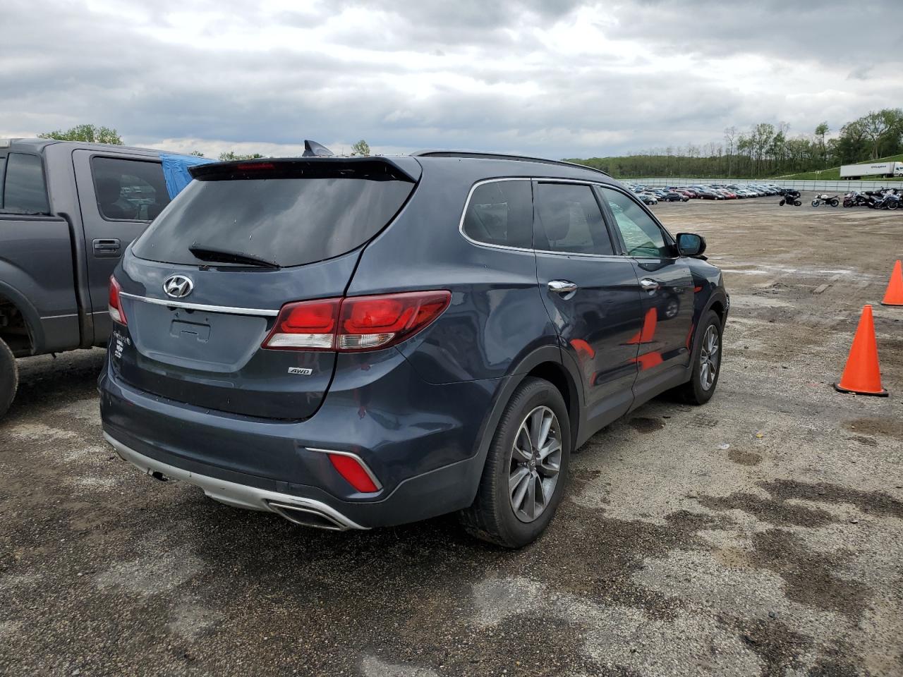 KM8SMDHF8HU217129 2017 Hyundai Santa Fe Se