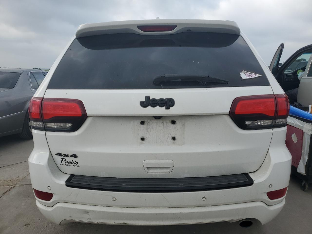 1C4RJFAG7JC173002 2018 Jeep Grand Cherokee Laredo