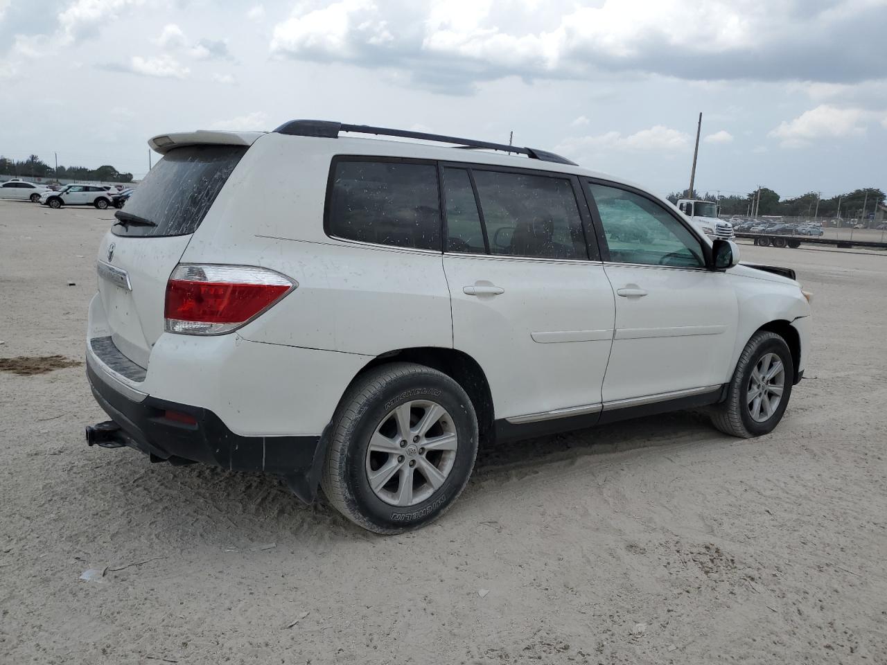 5TDBK3EH3CS164587 2012 Toyota Highlander Base