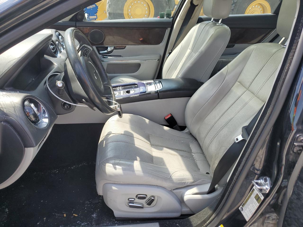 SAJWA1CB6CLV30617 2012 Jaguar Xj