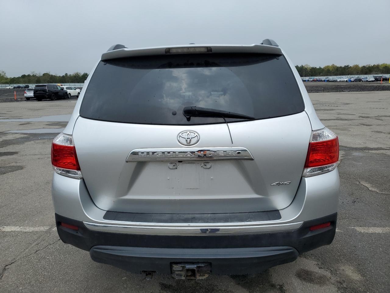 5TDBK3EH7BS053250 2011 Toyota Highlander Base