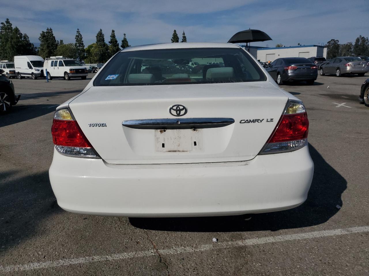 4T1BE32K35U560228 2005 Toyota Camry Le