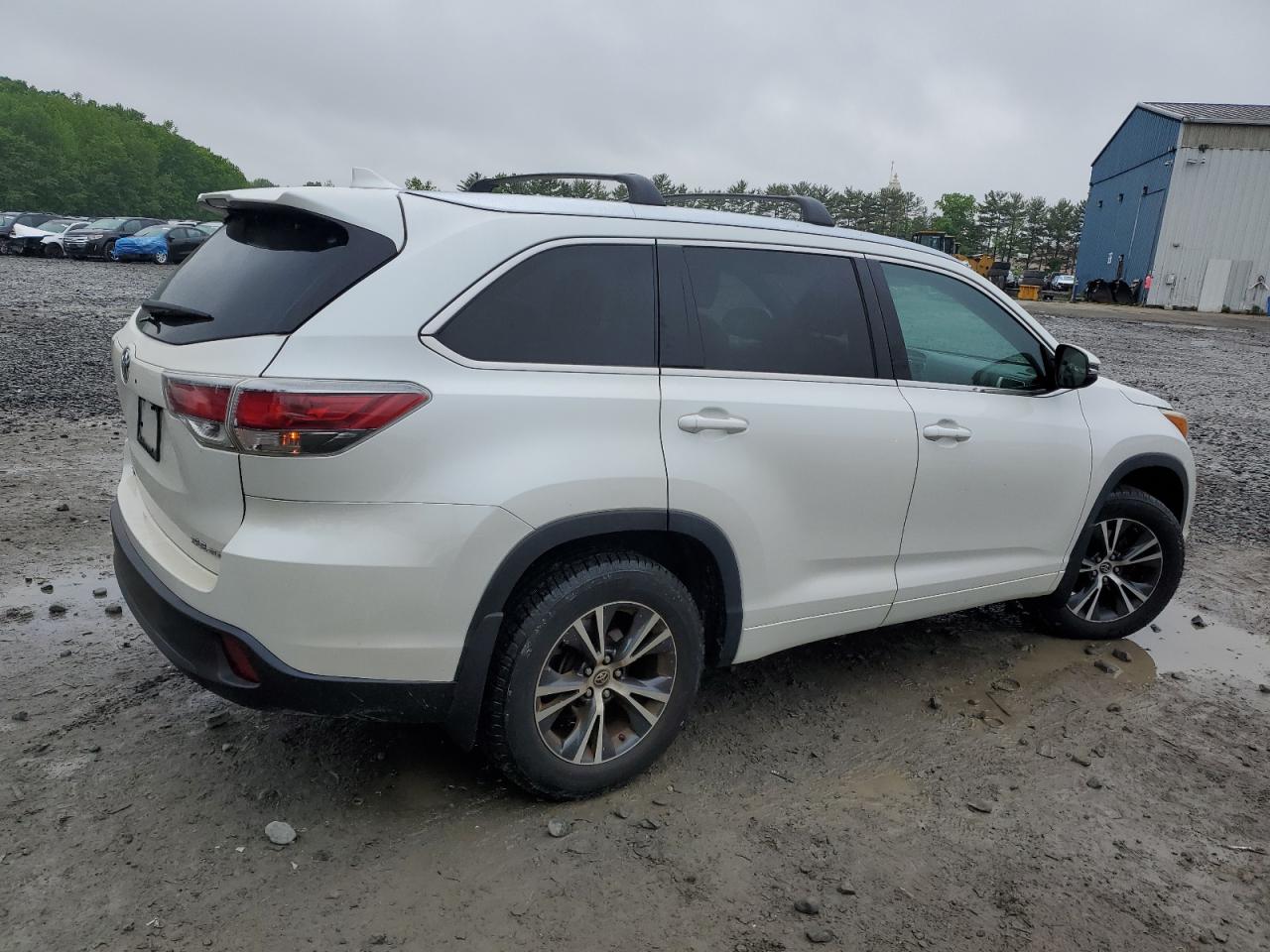 5TDJKRFH6GS255808 2016 Toyota Highlander Xle