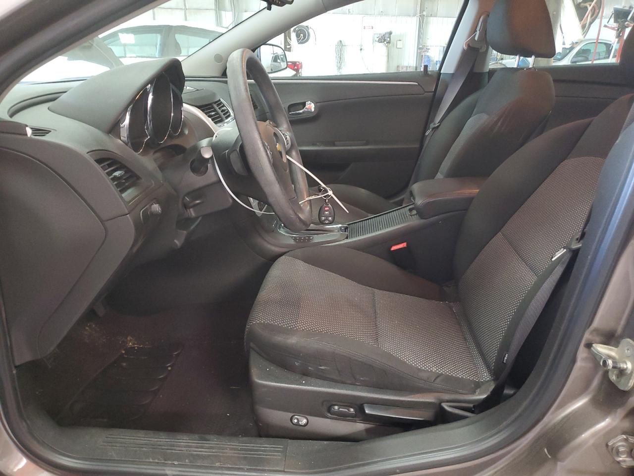 1G1ZC5EBXAF323081 2010 Chevrolet Malibu 1Lt