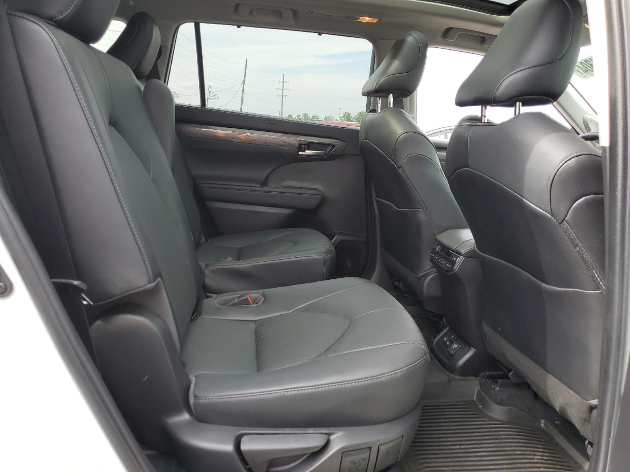 5TDEBRCH7NS094551 2022 Toyota Highlander Hybrid Platinum