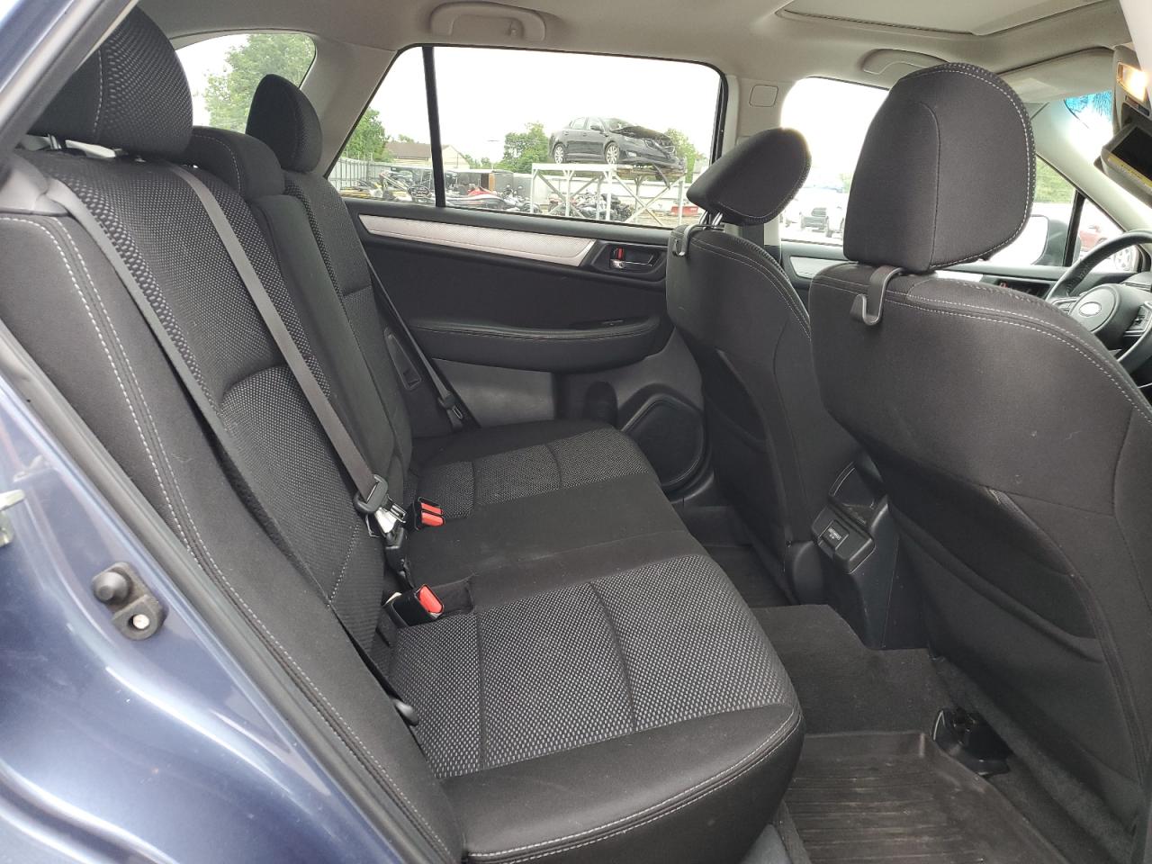 4S4BSADC5J3340995 2018 Subaru Outback 2.5I Premium