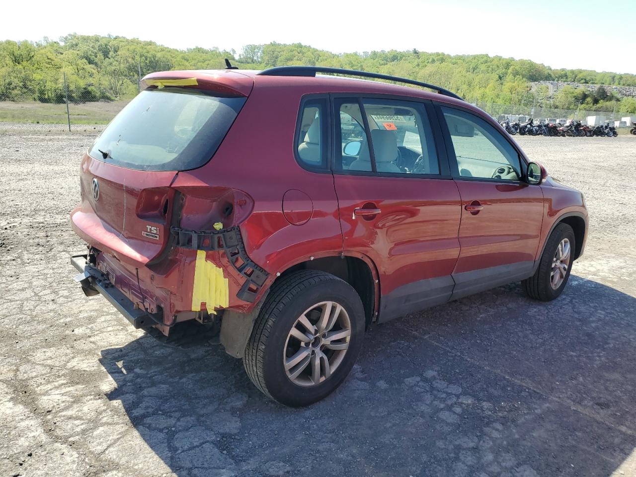 WVGBV7AX4GW055066 2016 Volkswagen Tiguan S