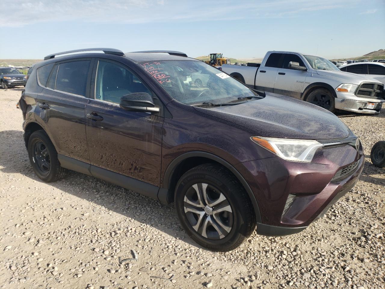 2T3ZFREV5JW436676 2018 Toyota Rav4 Le