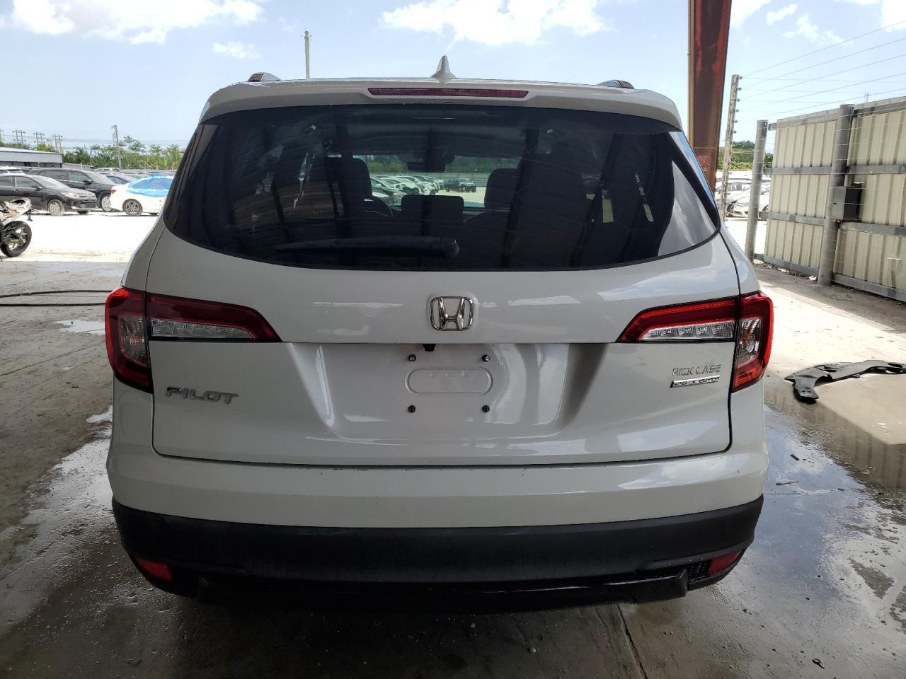 2021 Honda Pilot Se vin: 5FNYF5H2XMB006173