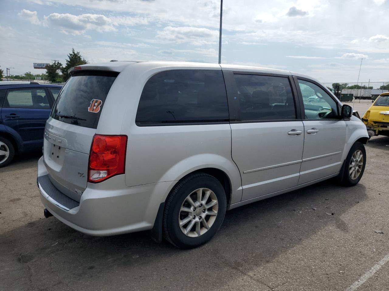 2D4RN7DG2BR779051 2011 Dodge Grand Caravan R/T