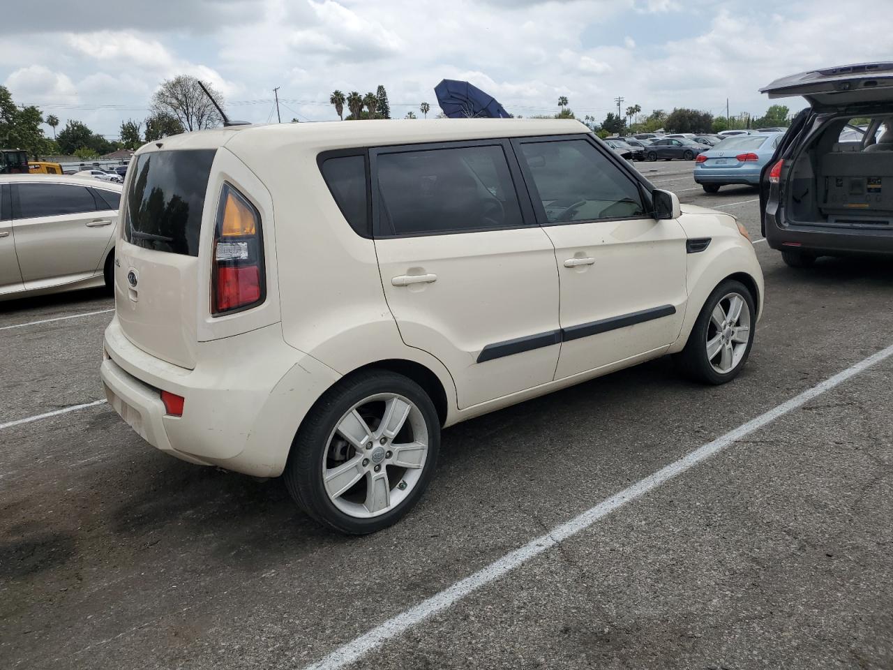 KNDJT2A29B7729342 2011 Kia Soul +