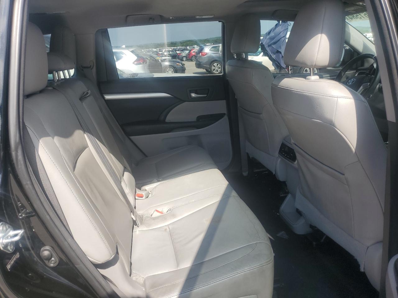 5TDKKRFH0ES025098 2014 Toyota Highlander Xle