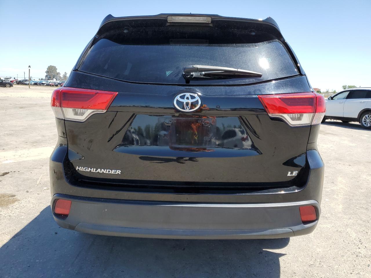 5TDZZRFH0KS362375 2019 Toyota Highlander Le