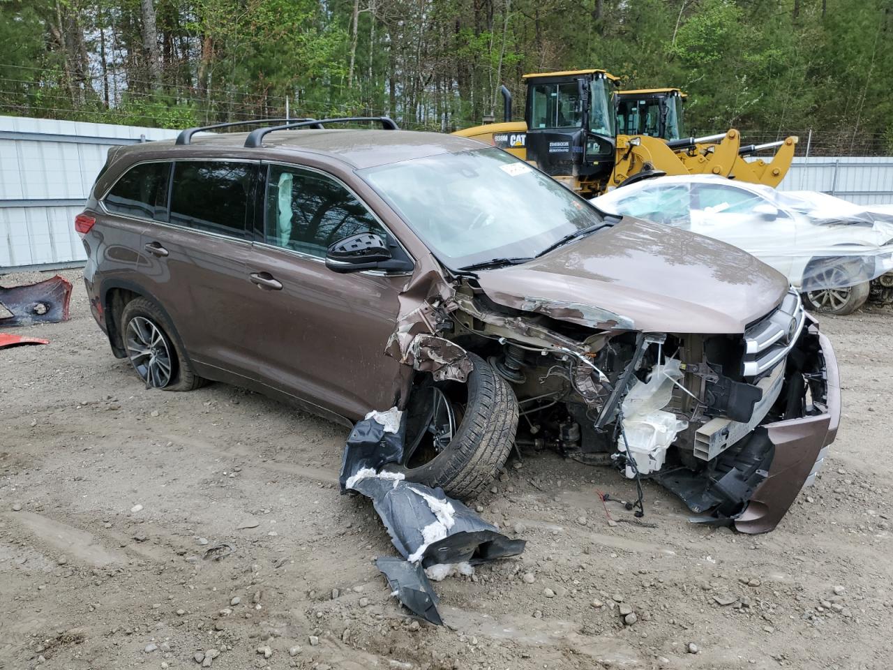 5TDBZRFH6HS377540 2017 Toyota Highlander Le