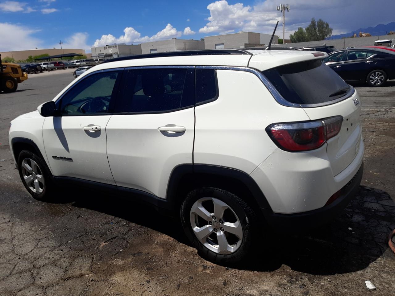 3C4NJCBB1JT300542 2018 Jeep Compass Latitude