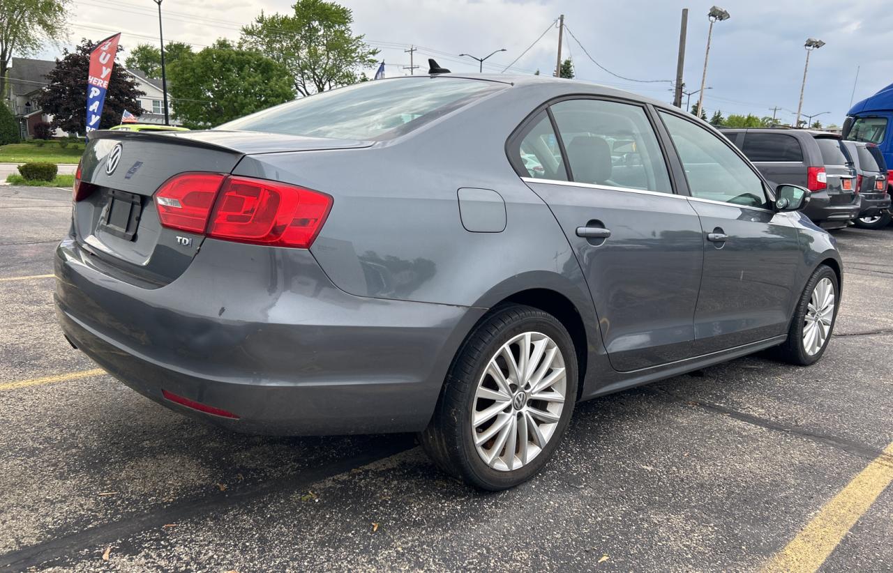 2013 Volkswagen Jetta Tdi vin: 3VWLL7AJ1DM300196