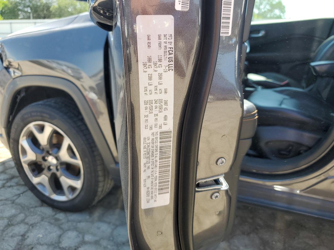 3C4NJDCB0KT827123 2019 Jeep Compass Limited