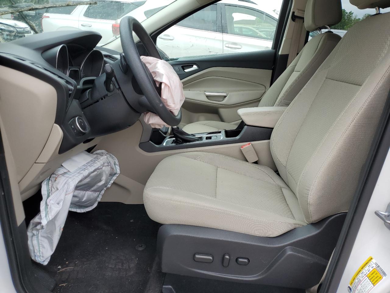 1FMCU9G94HUD47924 2017 Ford Escape Se