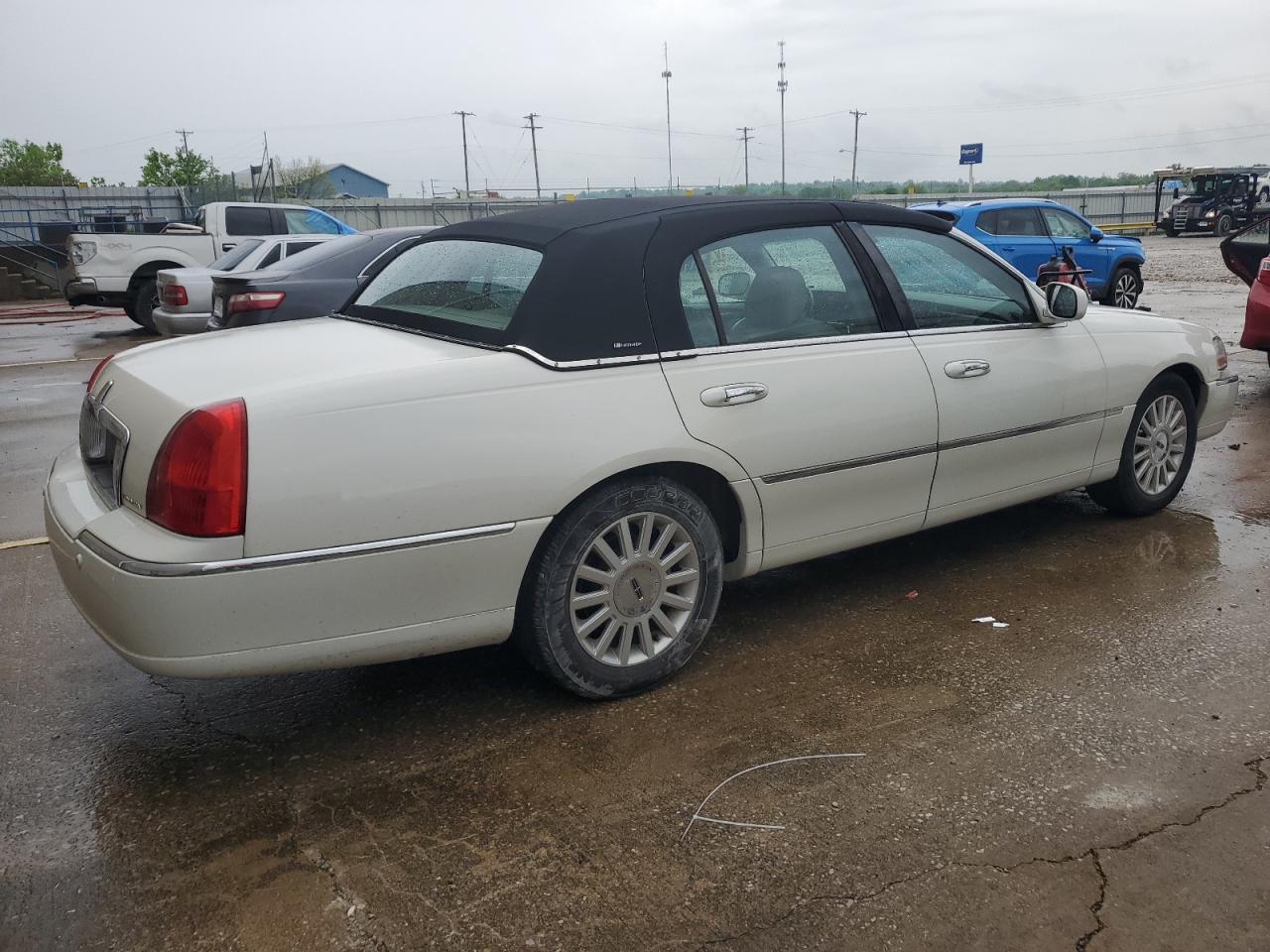 1LNHM83W44Y634596 2004 Lincoln Town Car Ultimate