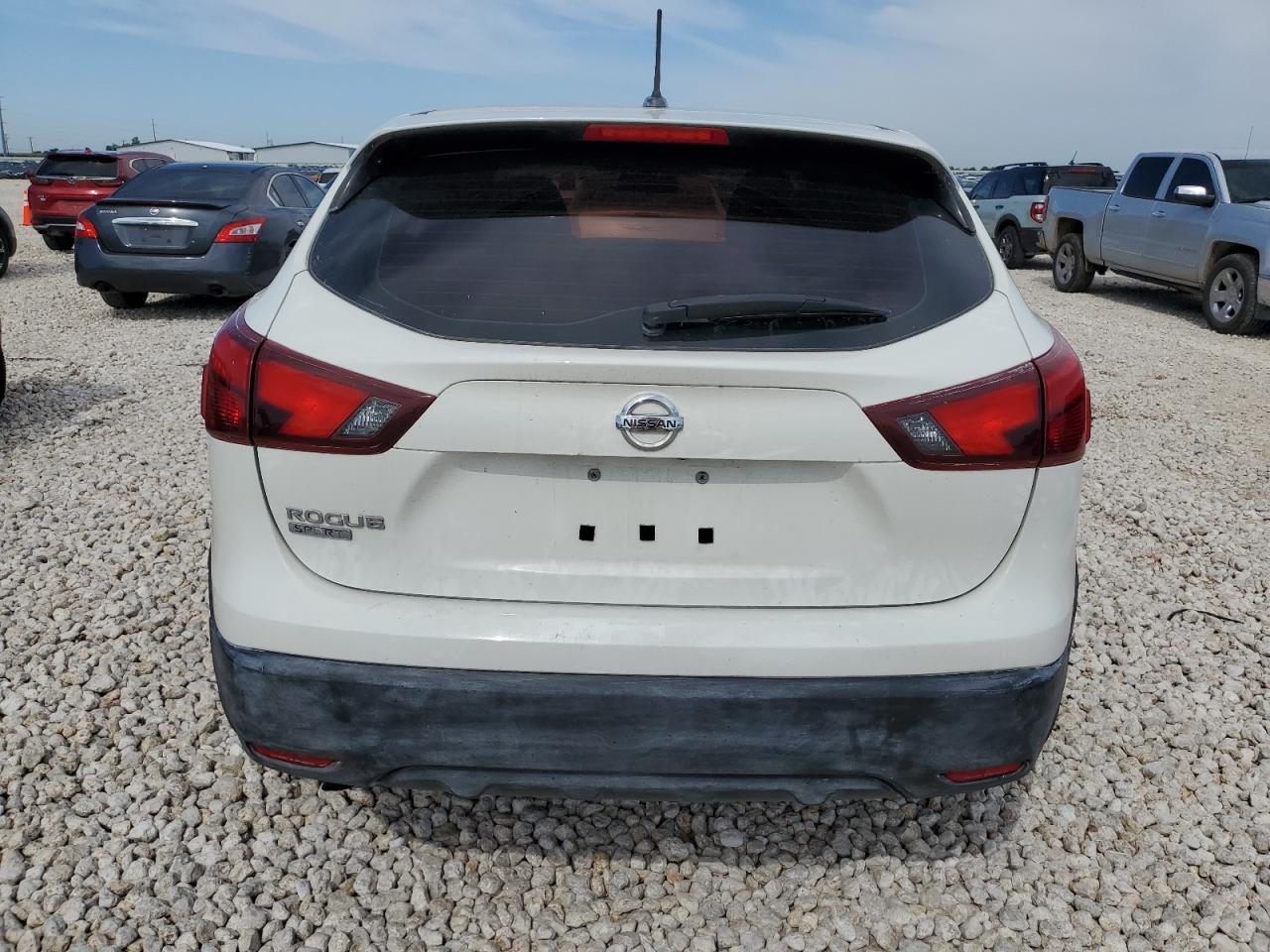 JN1BJ1CP9JW102371 2018 Nissan Rogue Sport S