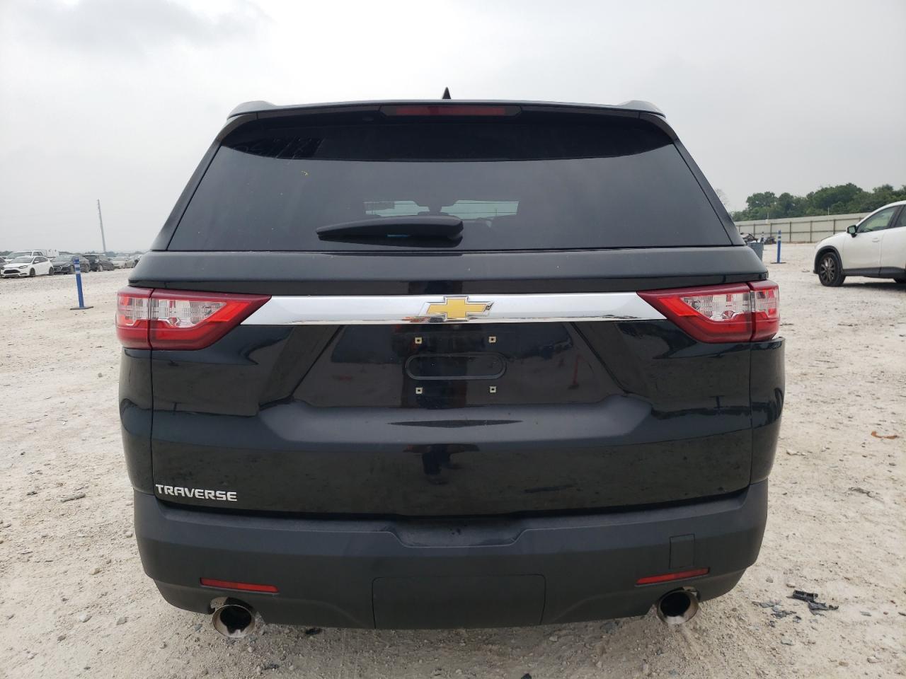 1GNERFKW2JJ131983 2018 Chevrolet Traverse Ls