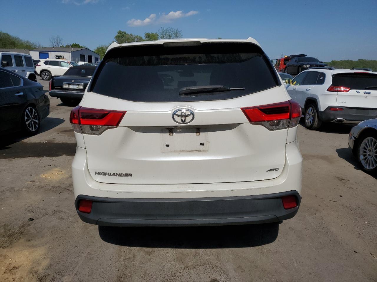 5TDBZRFH4HS365872 2017 Toyota Highlander Le