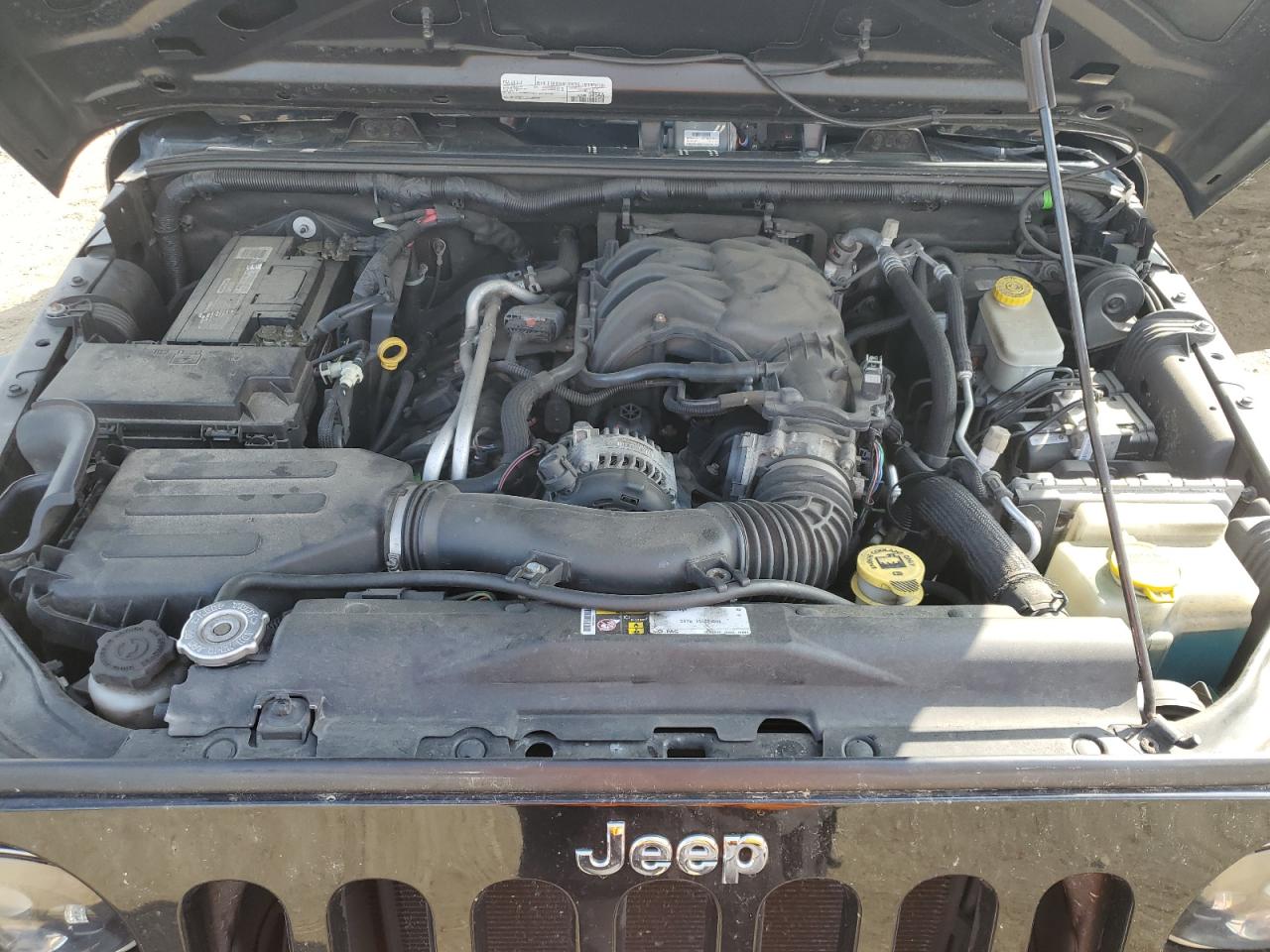 1C4HJWDG4GL313989 2016 Jeep Wrangler Unlimited Sport