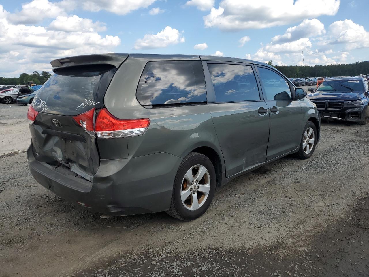 5TDZK3DC1BS117190 2011 Toyota Sienna