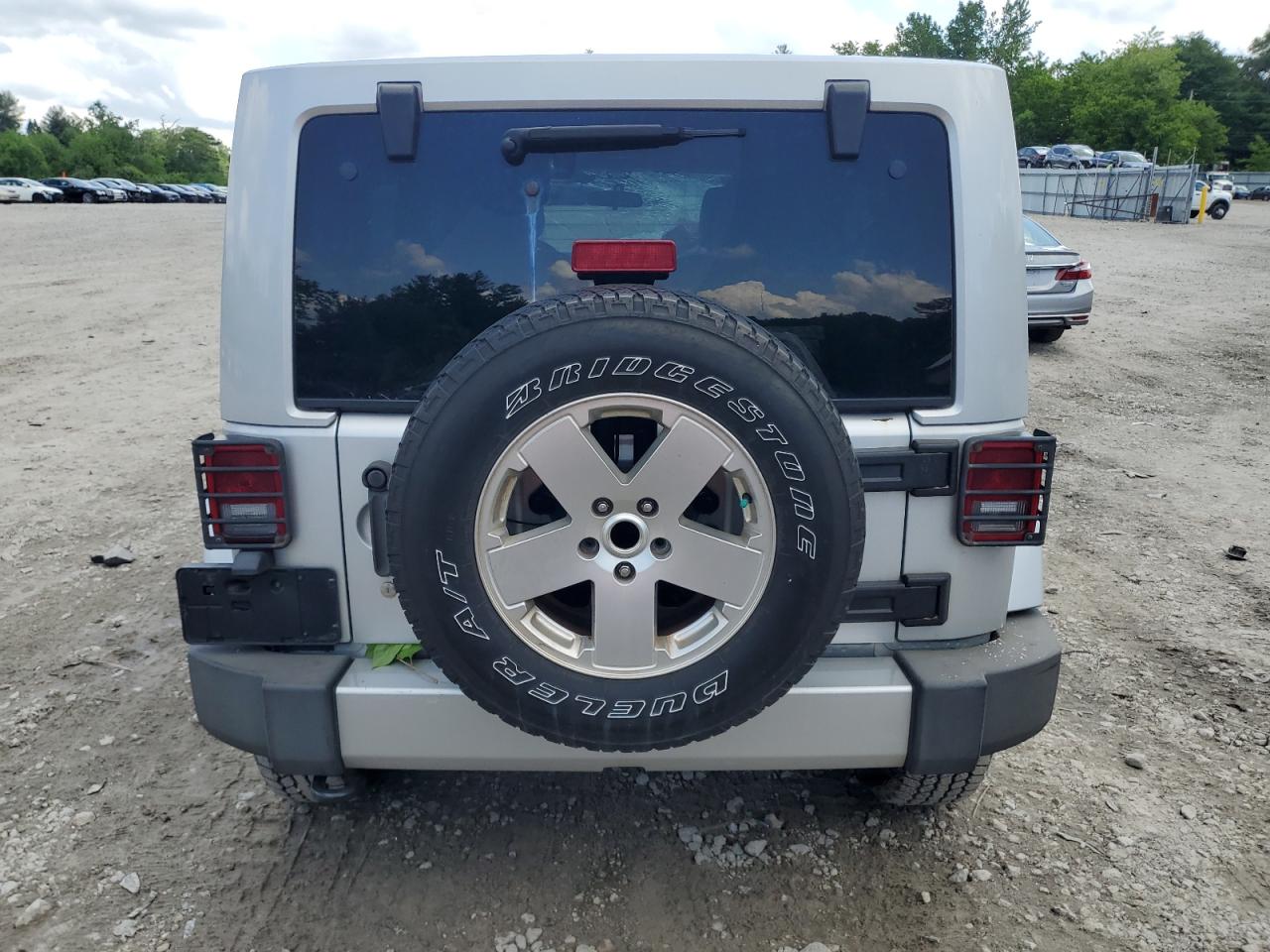 1J4BA5H13BL507308 2011 Jeep Wrangler Unlimited Sahara