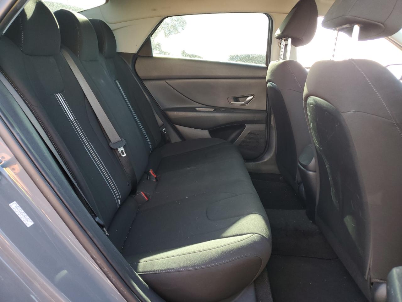 KMHLM4AG1NU323201 2022 Hyundai Elantra Sel