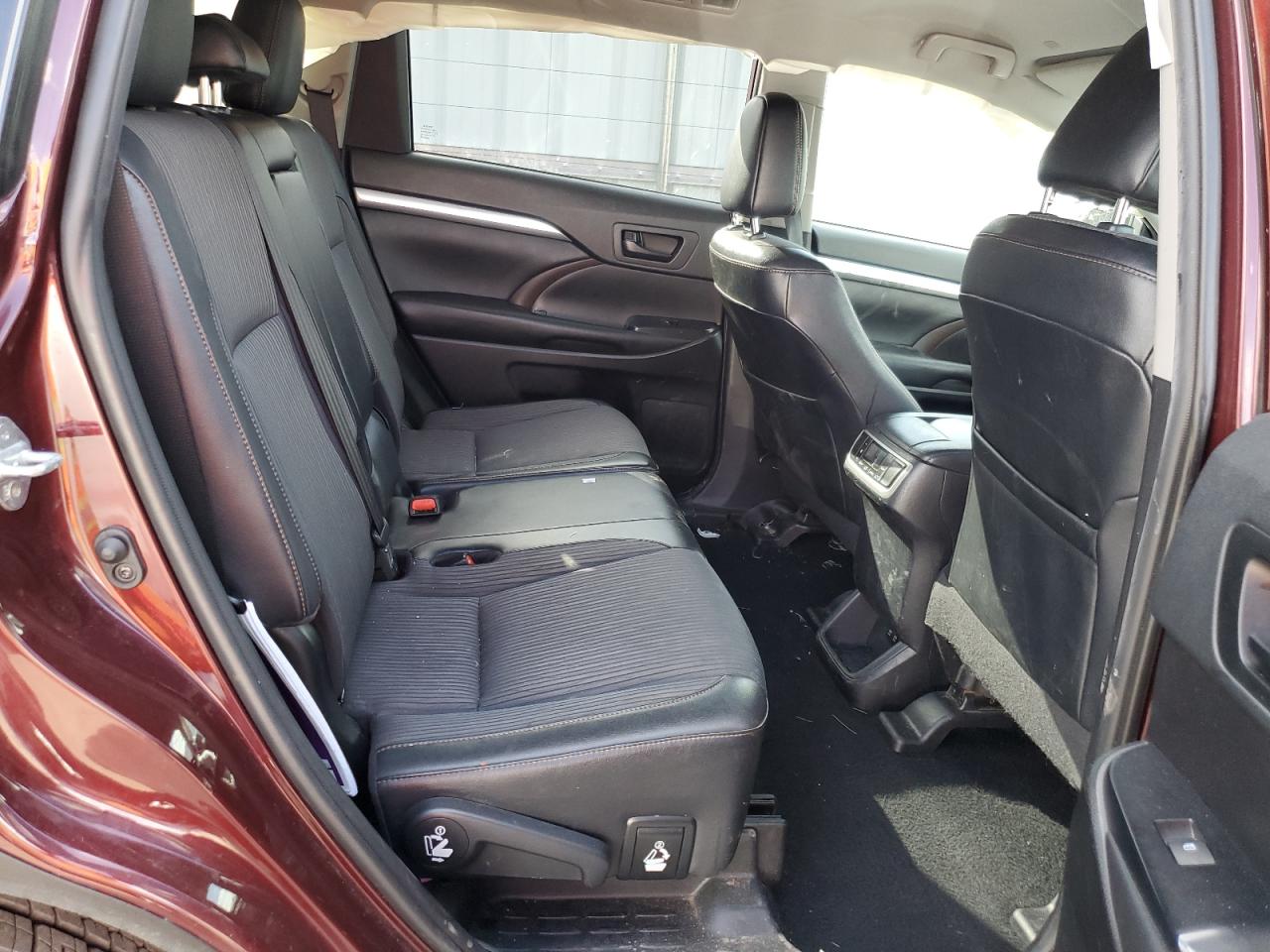 5TDBZRFH6KS979720 2019 Toyota Highlander Le