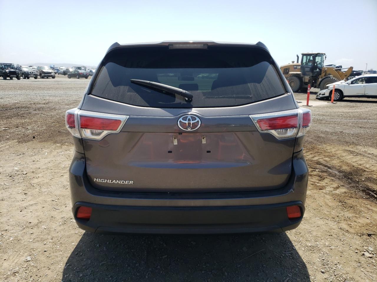 5TDZKRFH2GS142893 2016 Toyota Highlander Le