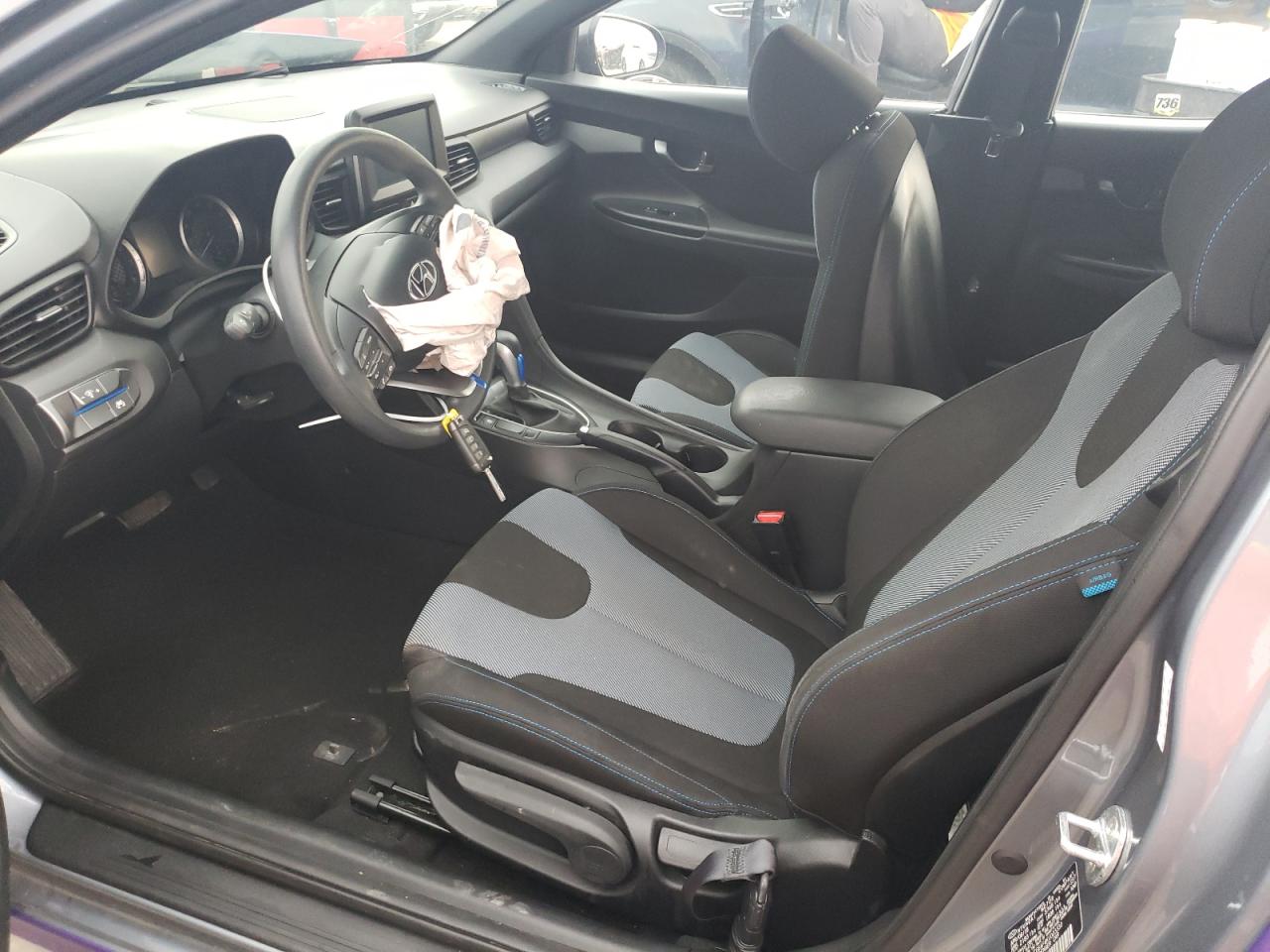 KMHTG6AF4KU003330 2019 Hyundai Veloster Base