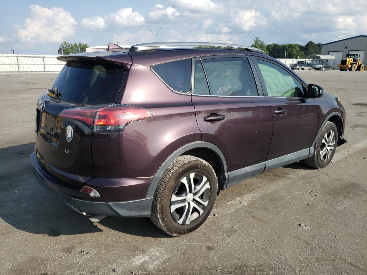 2T3ZFREV0JW426069 2018 Toyota Rav4 Le