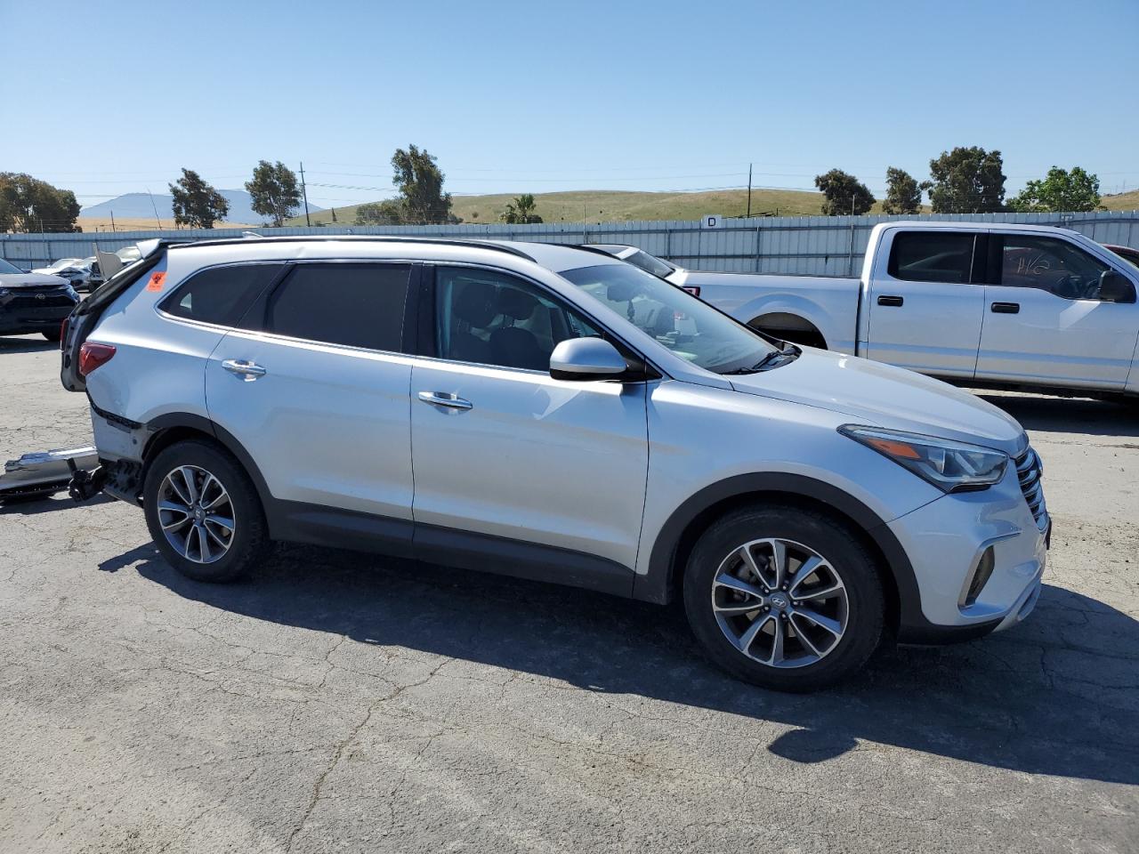 KM8SMDHF7HU171468 2017 Hyundai Santa Fe Se