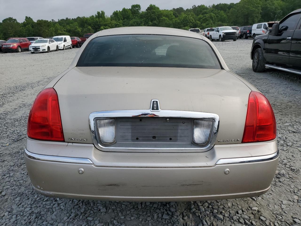 1LNHM81W34Y617727 2004 Lincoln Town Car Executive