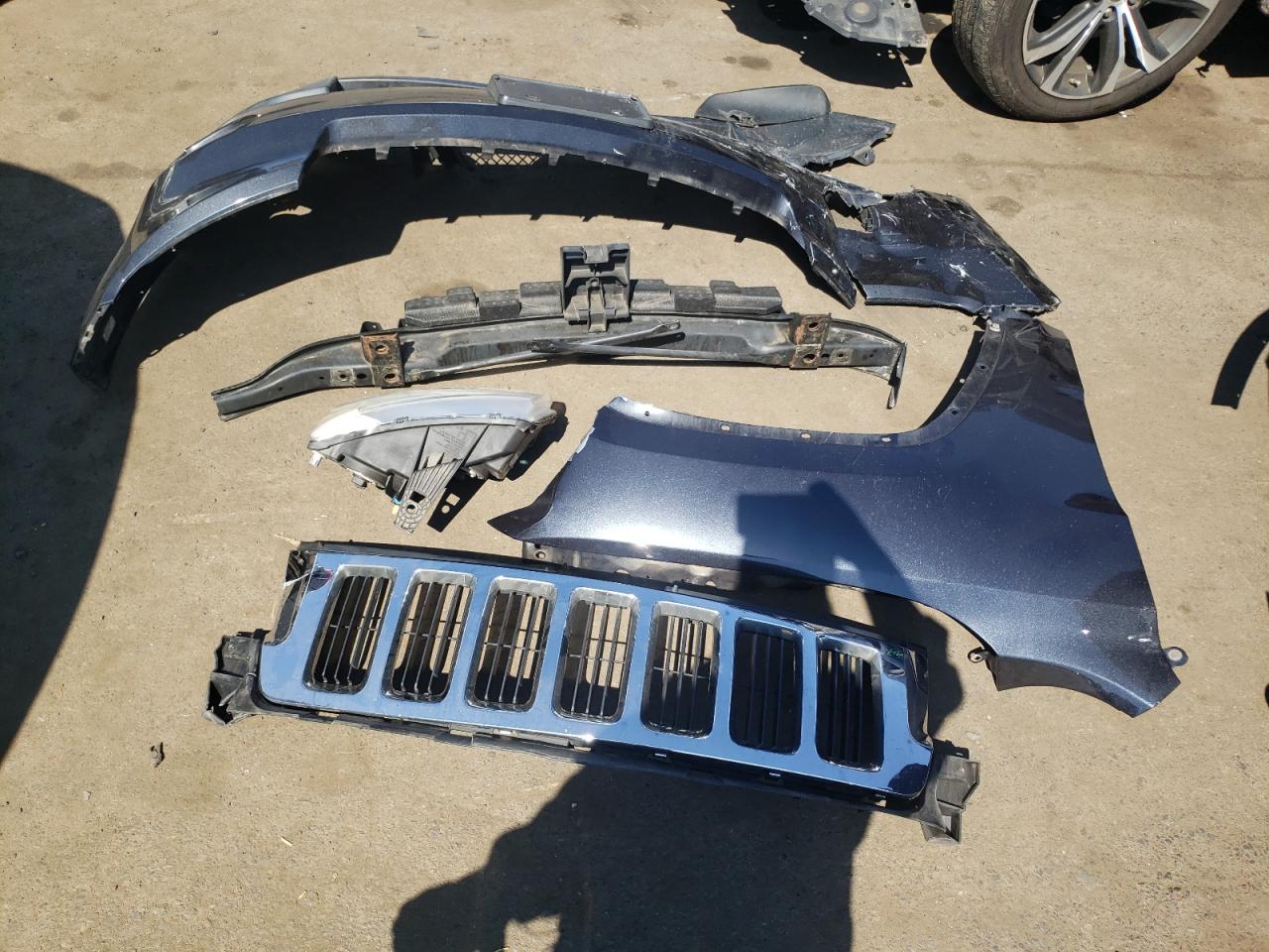 1C4RJFAG4CC208355 2012 Jeep Grand Cherokee Laredo