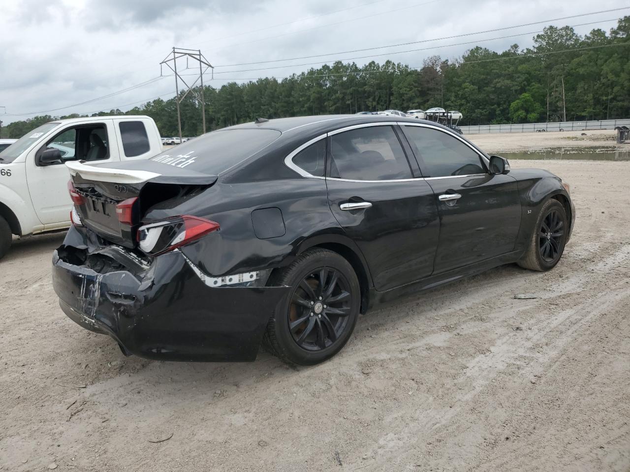 2018 Infiniti Q70 3.7 Luxe vin: JN1BY1AP1JM180962