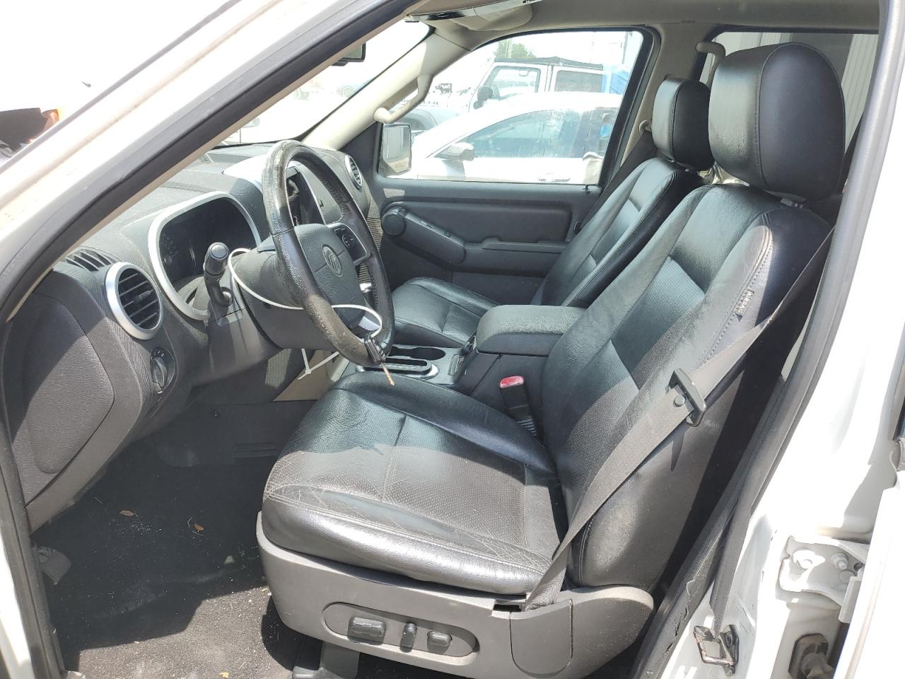 4M2EU37E98UJ11657 2008 Mercury Mountaineer Luxury