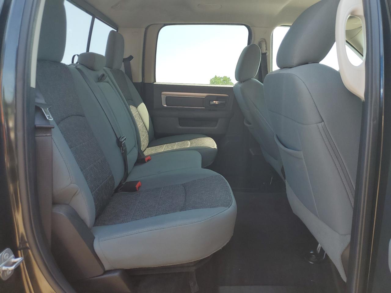 1C6RR7LG2FS749160 2015 Ram 1500 Slt