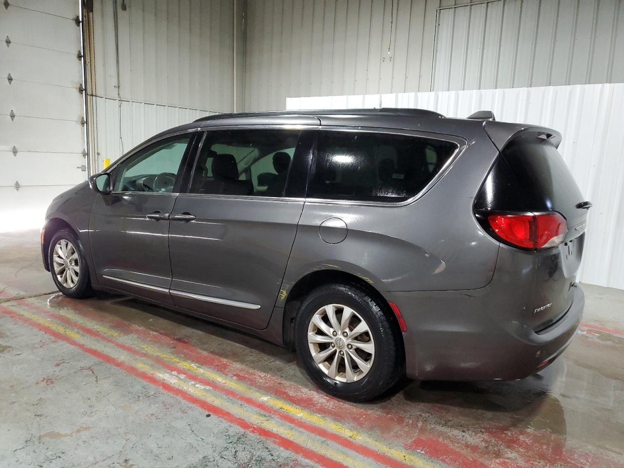 2C4RC1BG4HR621547 2017 Chrysler Pacifica Touring L