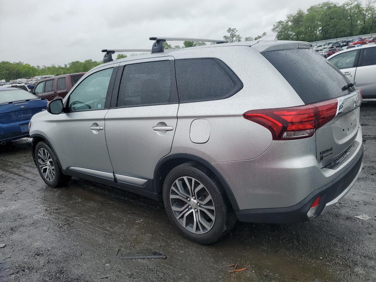 JA4AD2A33JZ060925 2018 Mitsubishi Outlander Es