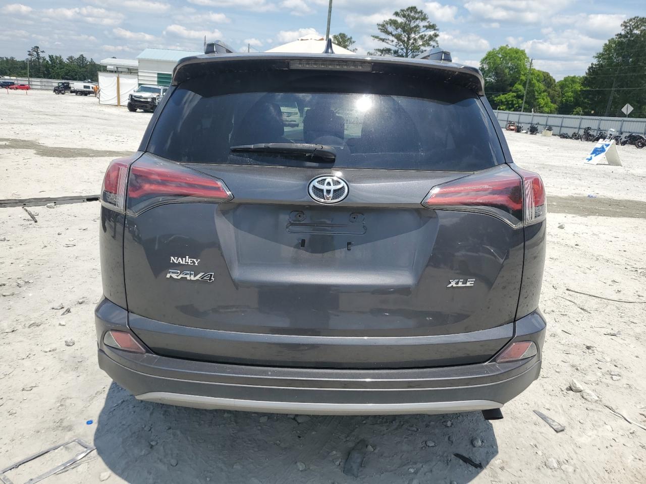 2T3WFREV9HW378214 2017 Toyota Rav4 Xle