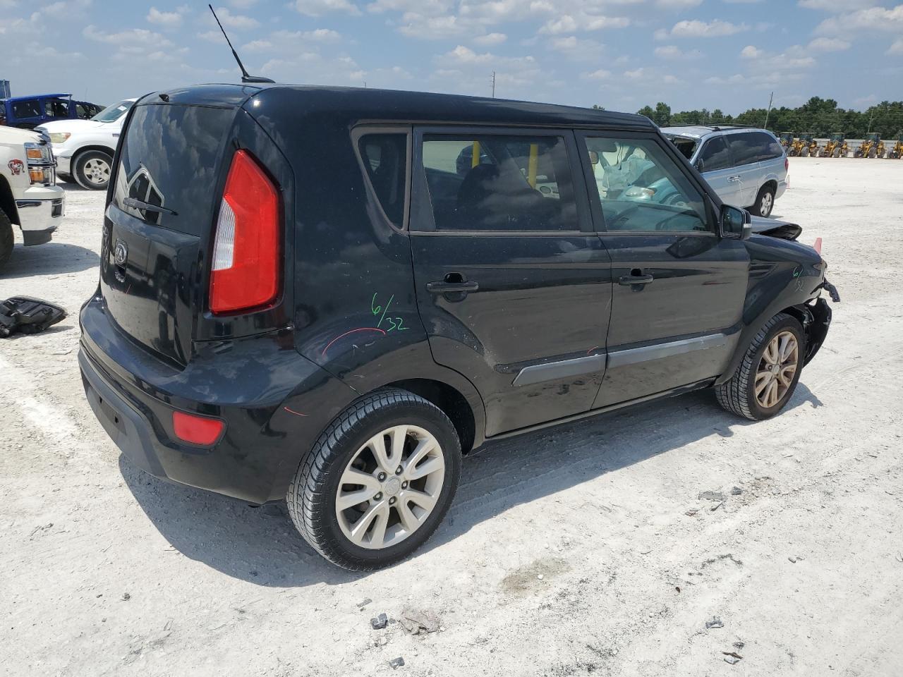 KNDJT2A66D7756875 2013 Kia Soul +