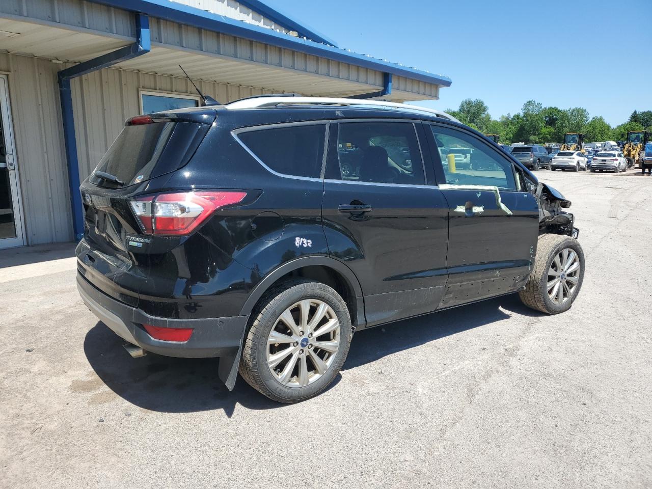 1FMCU9J96JUB92825 2018 Ford Escape Titanium