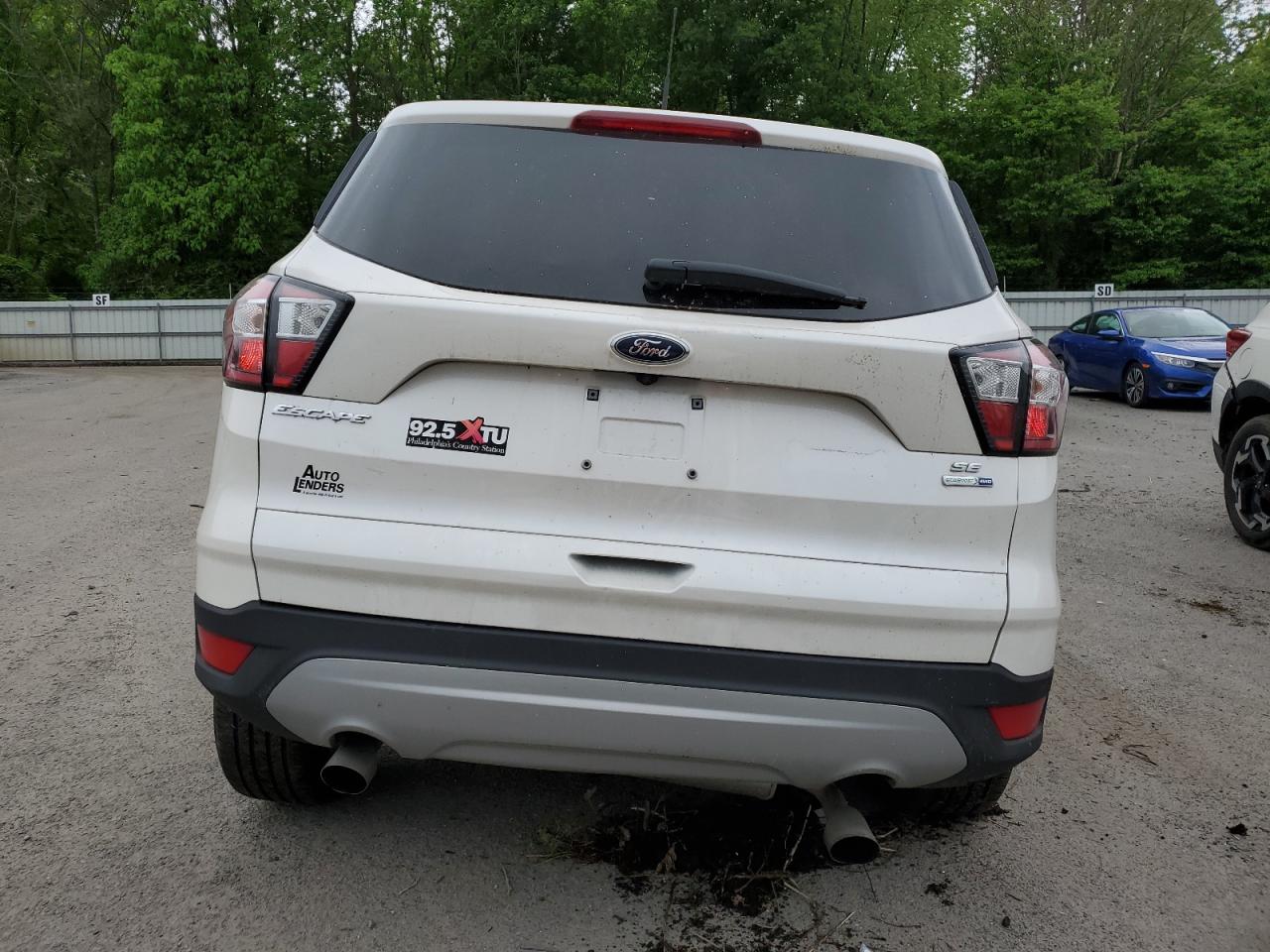 1FMCU9G94HUD47924 2017 Ford Escape Se