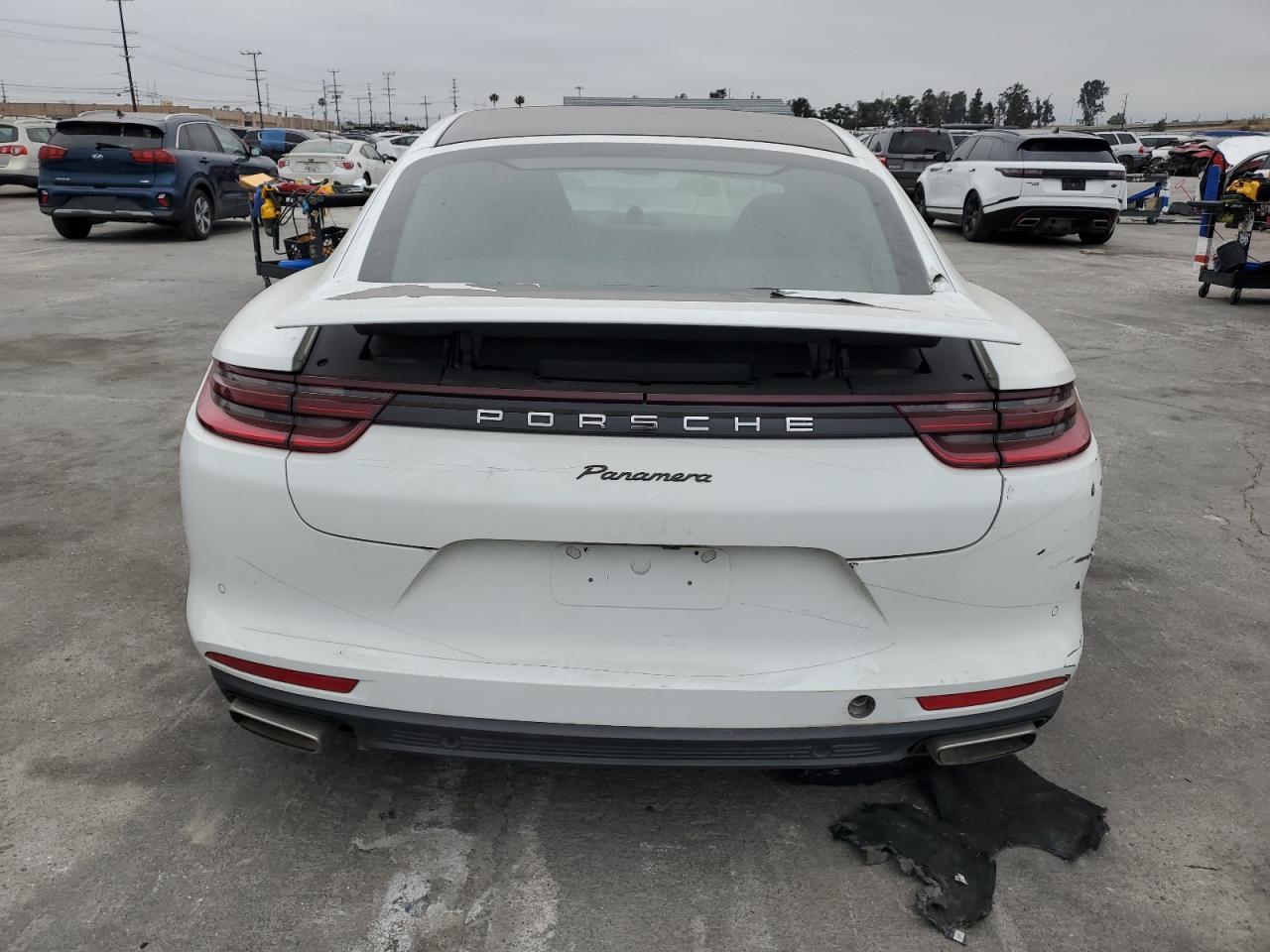 2017 Porsche Panamera 2 vin: WP0AA2A76HL102017