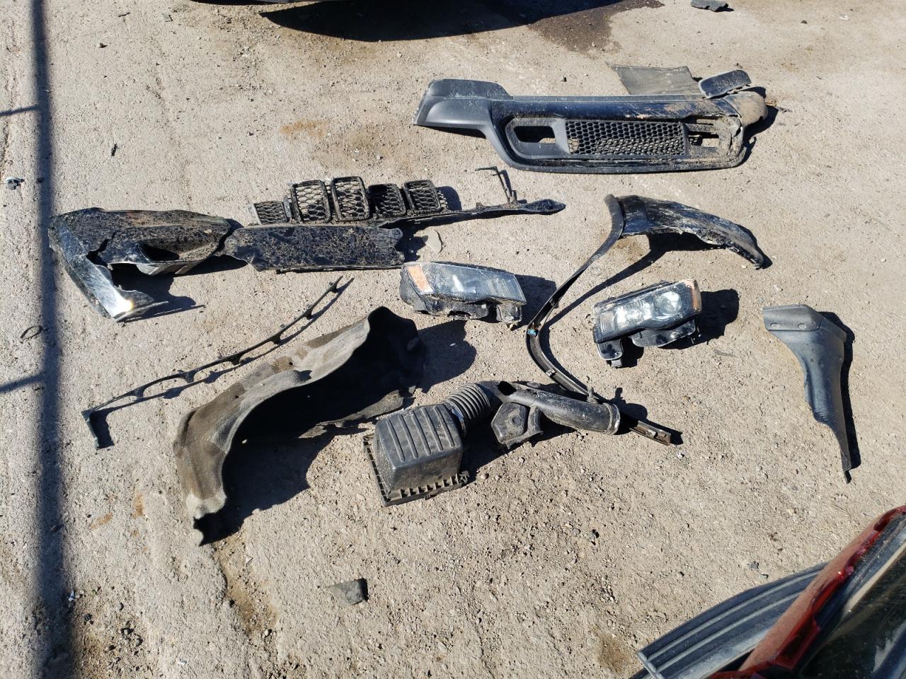 1C4RJFAGXJC475996 2018 Jeep Grand Cherokee Laredo