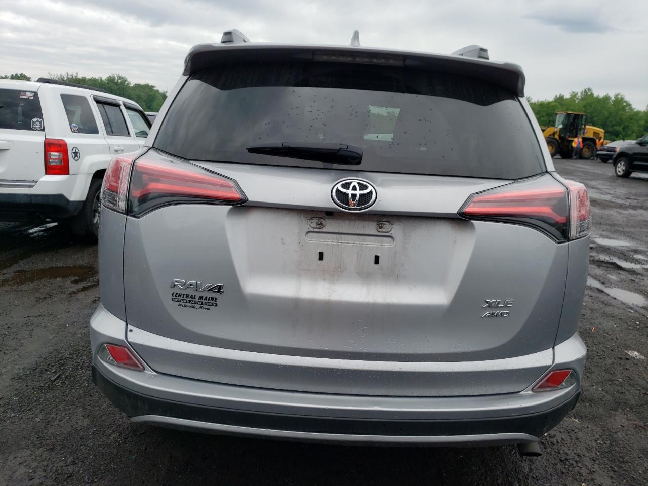 2T3RFREV0HW547825 2017 Toyota Rav4 Xle